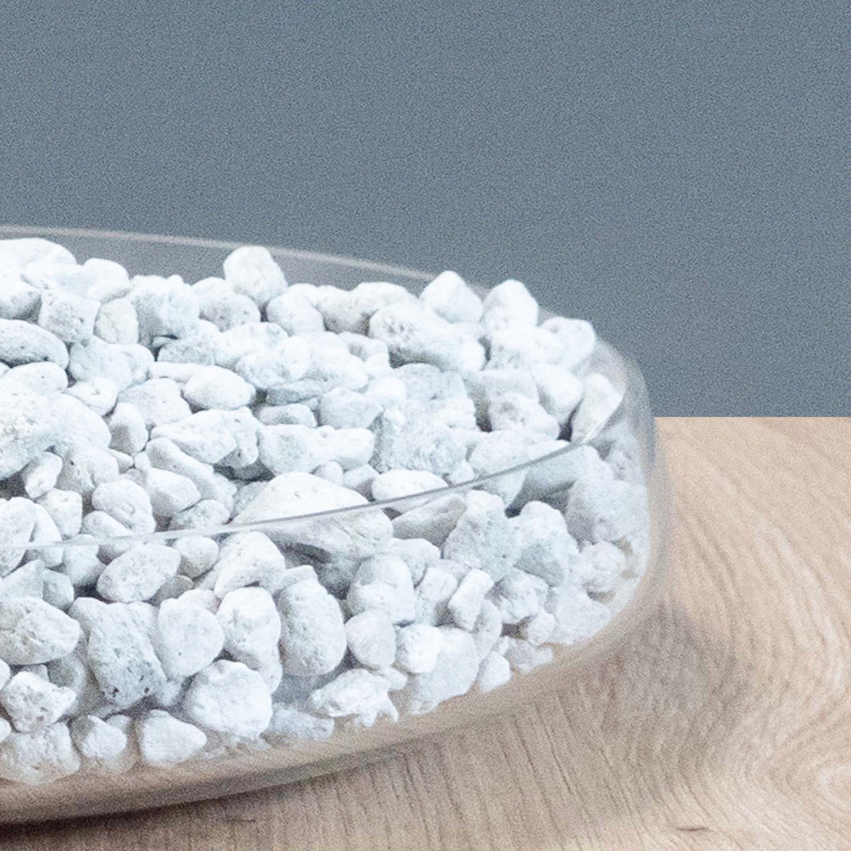 Biofiltermaterial mit poröser Oberfläche für Bakterien
